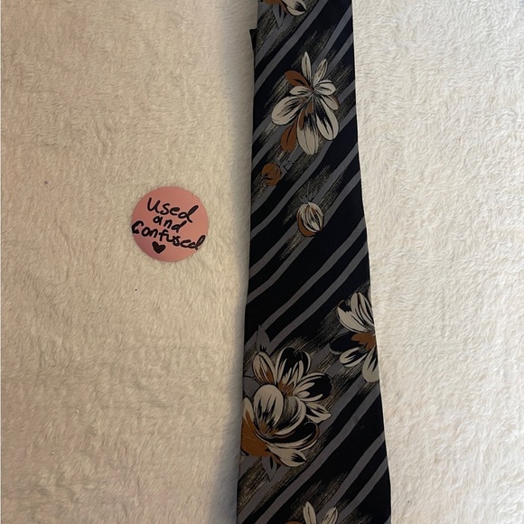 Elegant Floral Striped Tie - Black and Brown - Picture 3 of 6